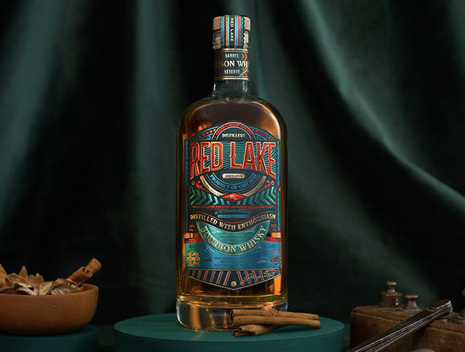 豪气十足的金属专色酒标设计